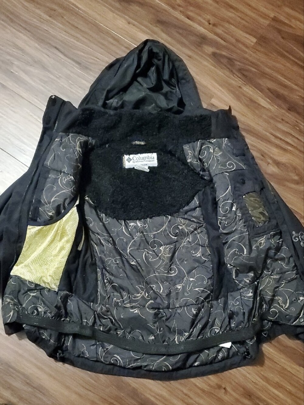 Columbia Vintage Titanium Omni-Tech Black Hooded Ski Jacket with Sleeve Accent - Picture 9 of 16